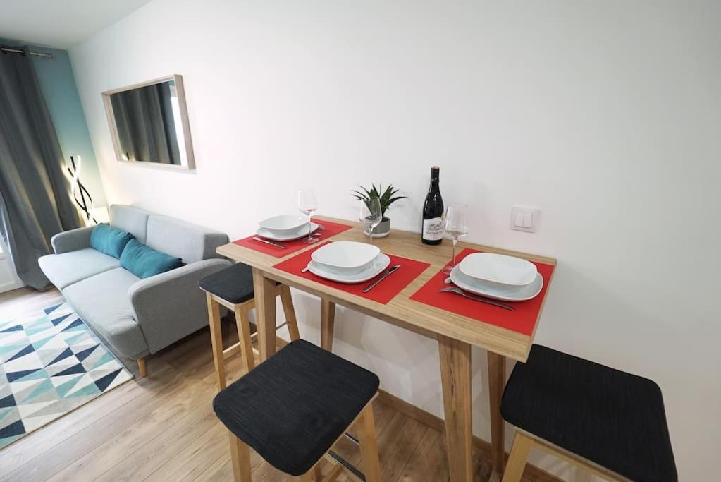 Le Calme D'un Joli Patio En Centre-ville Apartment Sete